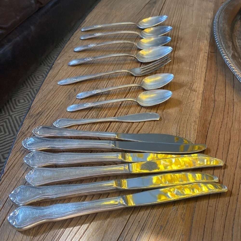 Vintage Flatware Lot - 14 Pc - Roger’s, Tudor, Oneida